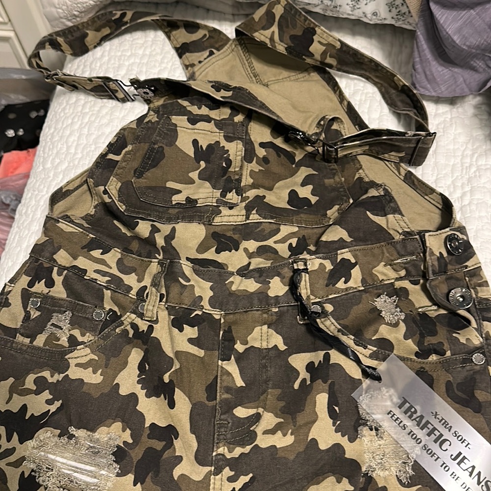 NWT Womens Traffic Camo Overalls. Size 14W.